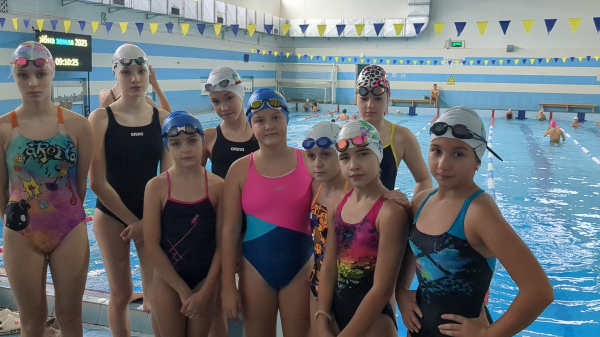 Спортивні досягнення та урок мужності: як тернопільські юні плавці взяли участь у Всеукраїнському турнірі в Ужгороді (фото)