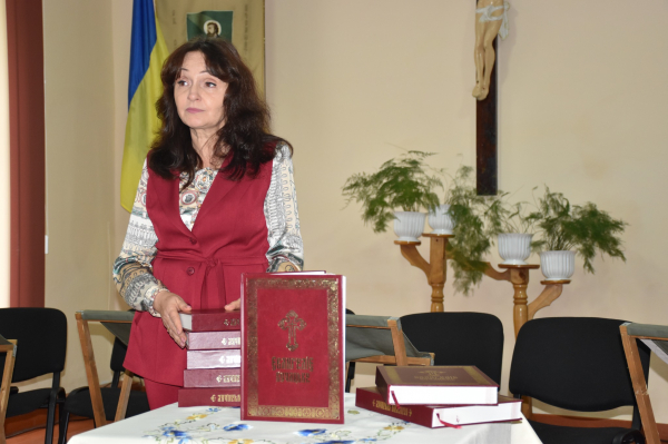 Перевидане Євангеліє XII-XIII століть презентували на Тернопільщині (фото)