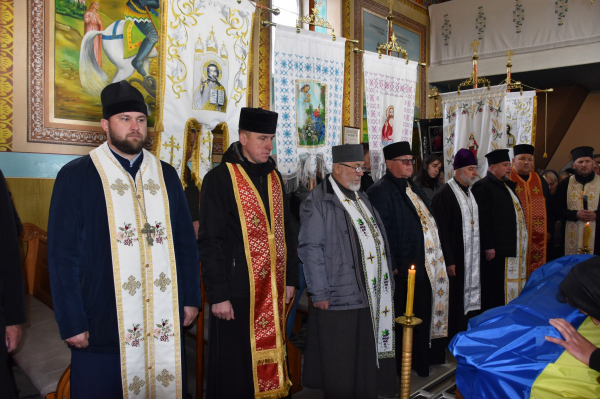 У Бучацькій громаді попрощалися із загиблим захисником Петром Микуляком (фото)