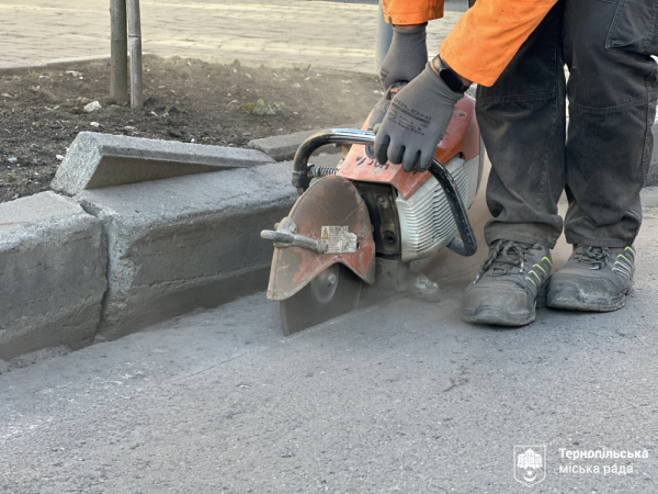 У Тернополі стартував ремонт пішохідної зони на вулиці Листопадовій (фото)
