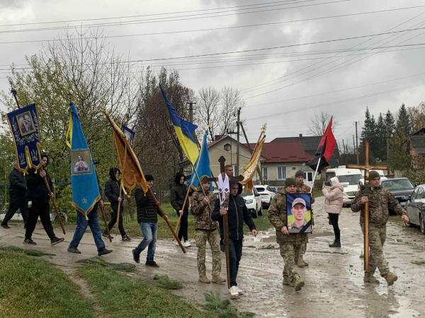 Саранчуківська громада попрощалась із загиблим Героєм Василем Гулою (фото)