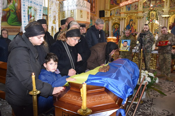 У Бучацькій громаді попрощалися із загиблим захисником Петром Микуляком (фото)