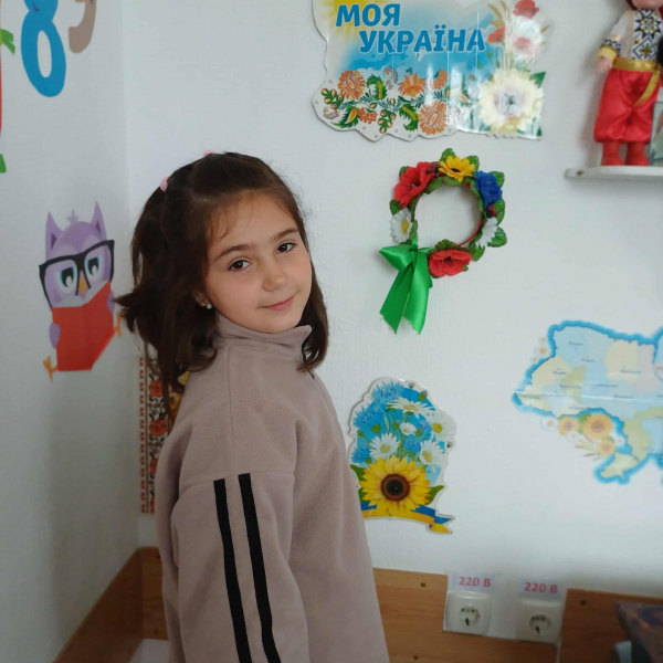 Восьмирічна Марічка з Тернопільщини продала своє волосся, щоб допомогти військовим (фото)