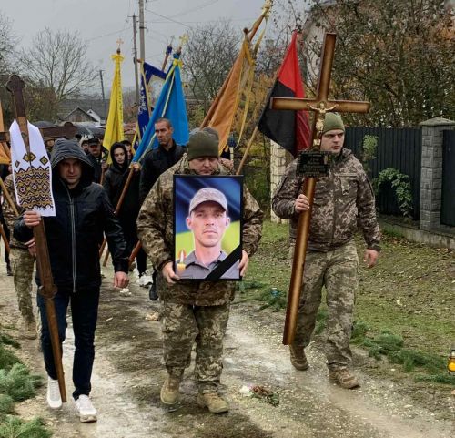 Саранчуківська громада попрощалась із загиблим Героєм Василем Гулою (фото)