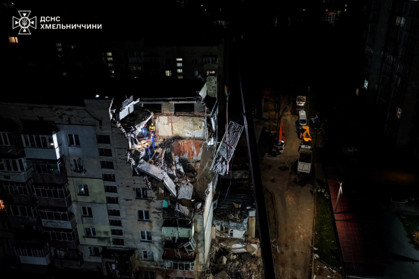 У Хмельницькому під завалами після вибуху знайшли тіла двох людей (фото, відео)