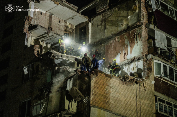 У Хмельницькому під завалами після вибуху знайшли тіла двох людей (фото, відео)