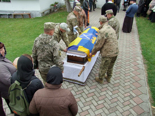 Герой, який загинув у день народження: на Тернопільщині попрощалася з В’ячеславом Меланченком (фото)