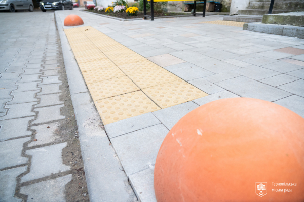 У Тернополі завершили ремонт двору на Клима Савура, 9 (фото)