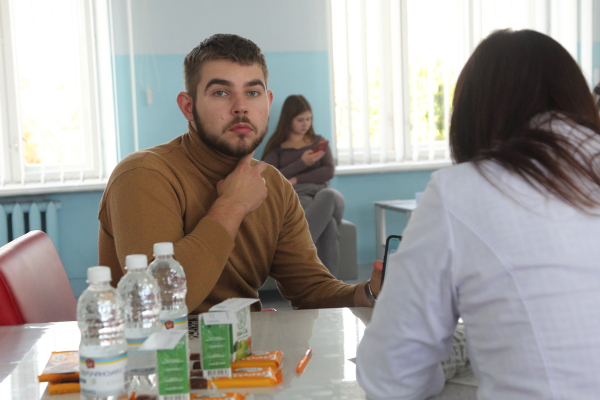 У Тернополі десятки людей здали кров в пам'ять про медика та воїна Івана Попіля (фото)