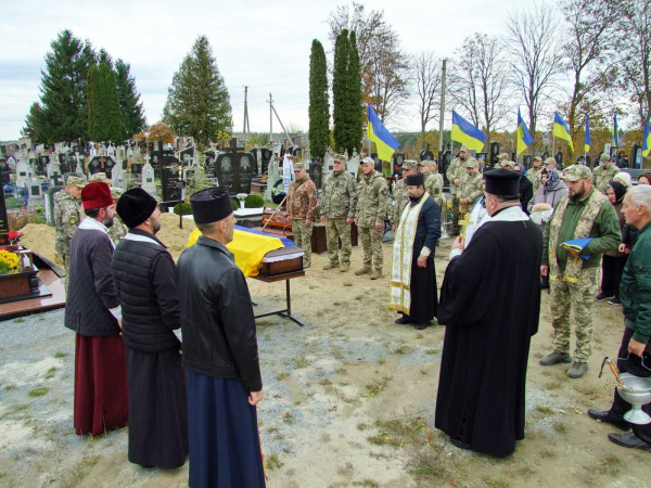 Герой, який загинув у день народження: на Тернопільщині попрощалася з В’ячеславом Меланченком (фото)