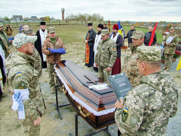 Герой, який загинув у день народження: на Тернопільщині попрощалася з В’ячеславом Меланченком (фото)