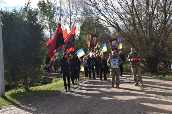 У Бучацькій громаді попрощалися із загиблим захисником Петром Микуляком (фото)