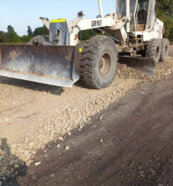 На Тернопільщині ремонтують дорогу регіонального значення (фото)