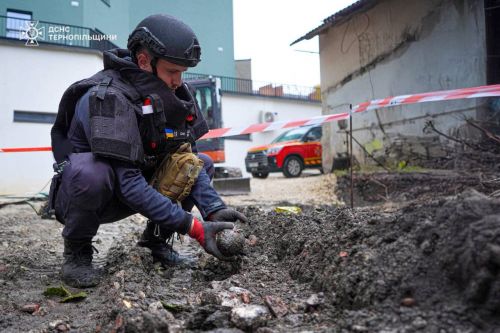 На будівельному майданчику у Тернополі знайшли вибухонебезпечний предмет (фото)