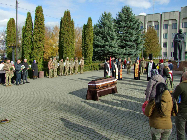 Герой, який загинув у день народження: на Тернопільщині попрощалася з В’ячеславом Меланченком (фото)