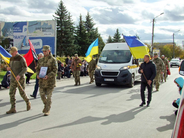 Герой, який загинув у день народження: на Тернопільщині попрощалася з В’ячеславом Меланченком (фото)