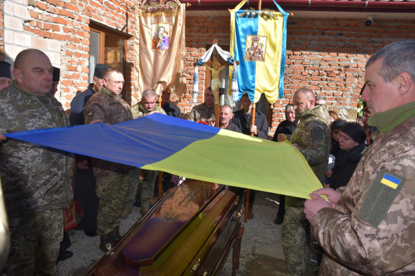 У Бучацькій громаді попрощалися із загиблим захисником Петром Микуляком (фото)