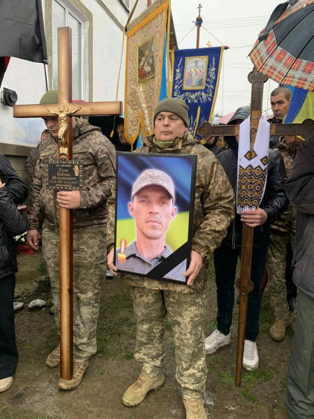 Саранчуківська громада попрощалась із загиблим Героєм Василем Гулою (фото)