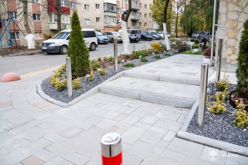 У Тернополі завершили ремонт двору на Клима Савура, 9 (фото)