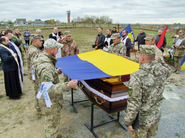 Герой, який загинув у день народження: на Тернопільщині попрощалася з В’ячеславом Меланченком (фото)