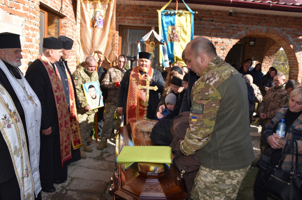 У Бучацькій громаді попрощалися із загиблим захисником Петром Микуляком (фото)