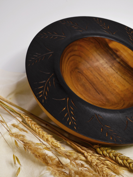 У Тернополі в ТНПУ відкрили виставку дерев’яного мистецтва на підтримку ЗСУ (фото)