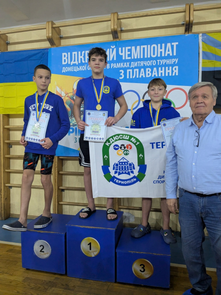 Спортивні досягнення та урок мужності: як тернопільські юні плавці взяли участь у Всеукраїнському турнірі в Ужгороді (фото)