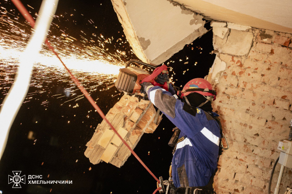 У Хмельницькому під завалами після вибуху знайшли тіла двох людей (фото, відео)