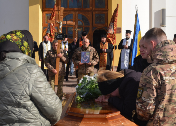 На Тернопільщину привезли тіло загиблого воїна Ярослава Підгірного (фото, відео)