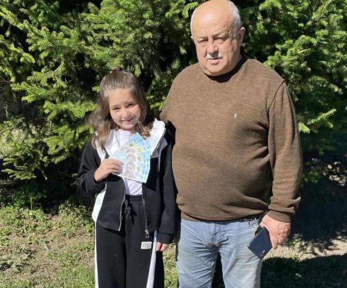 Восьмирічна Марічка з Тернопільщини продала своє волосся, щоб допомогти військовим (фото)