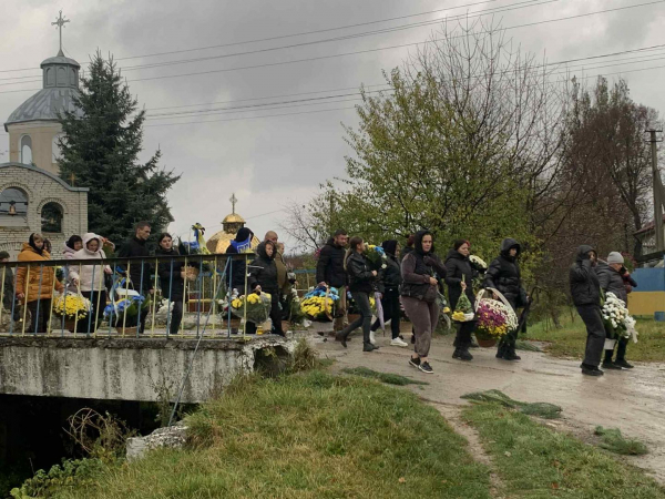 Саранчуківська громада попрощалась із загиблим Героєм Василем Гулою (фото)