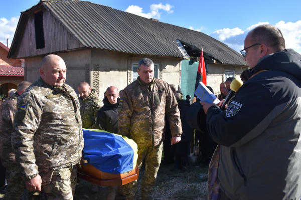 У Бучацькій громаді попрощалися із загиблим захисником Петром Микуляком (фото)