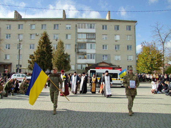 Герой, який загинув у день народження: на Тернопільщині попрощалася з В’ячеславом Меланченком (фото)
