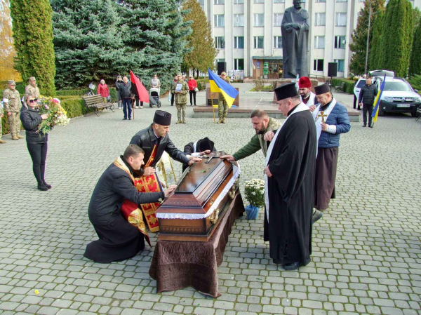 Герой, який загинув у день народження: на Тернопільщині попрощалася з В’ячеславом Меланченком (фото)
