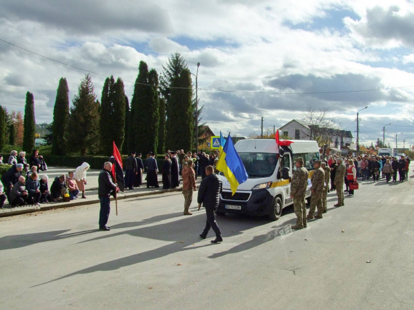 Герой, який загинув у день народження: на Тернопільщині попрощалася з В’ячеславом Меланченком (фото)