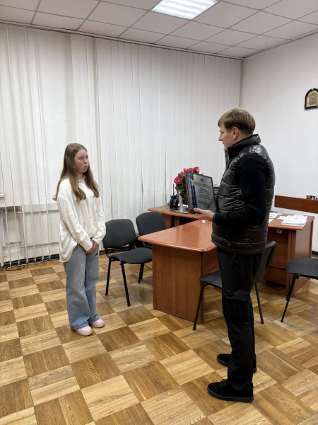 Знайшла гаманець із грошима – і не спокусилася: поліція відзначила вчинок тернопільської школярки (фото)