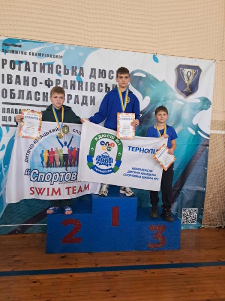 Тернопільські плавці вибороли 13 нагород на змаганнях у Рогатині (фото)