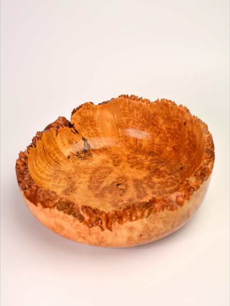 У Тернополі в ТНПУ відкрили виставку дерев’яного мистецтва на підтримку ЗСУ (фото)