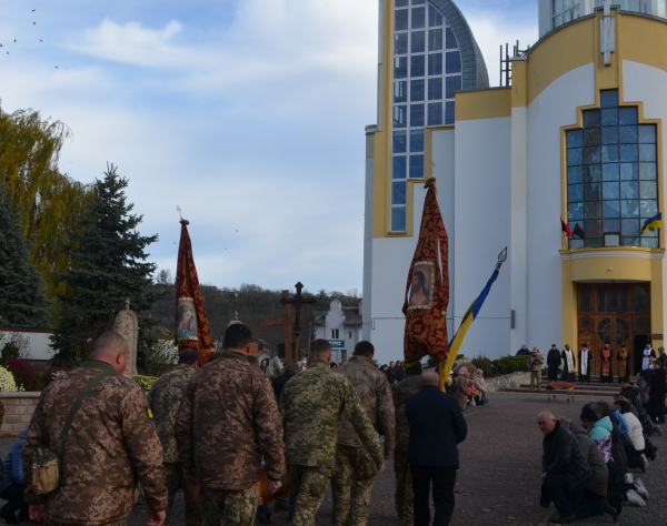 На Тернопільщину привезли тіло загиблого воїна Ярослава Підгірного (фото, відео)