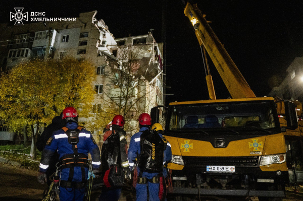 У Хмельницькому під завалами після вибуху знайшли тіла двох людей (фото, відео)