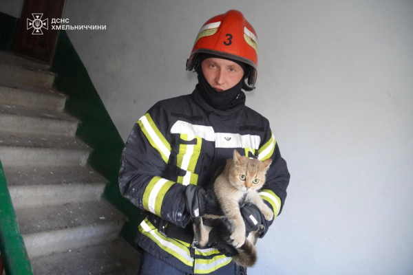 У Хмельницькому стався вибух у багатоповерхівці: постраждали п’ятеро людей, серед них дитина (фото)