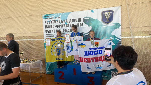 Тернопільські юні плавці здобули призові місця на «Золотій осені» у Рогатині (фото)