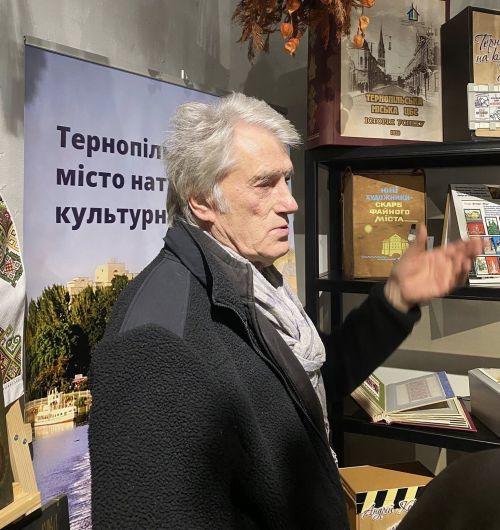 Віктор Ющенко зацікавився тернопільськими артбуками на Global Culture Forum (фото)
