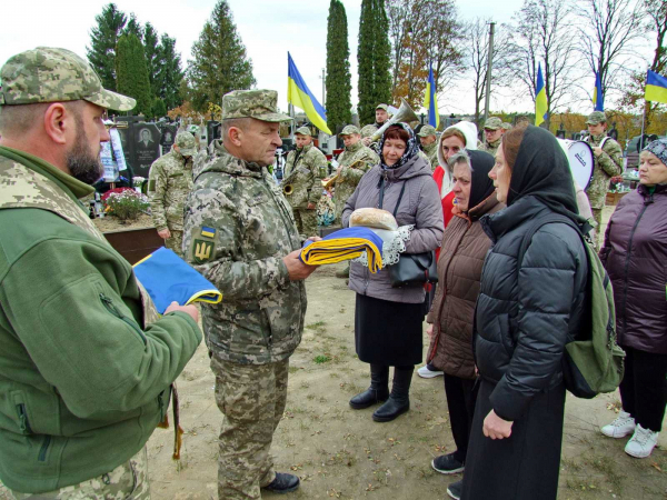 Герой, який загинув у день народження: на Тернопільщині попрощалася з В’ячеславом Меланченком (фото)
