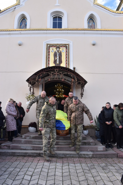 У Бучацькій громаді попрощалися із загиблим захисником Петром Микуляком (фото)