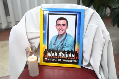 У Тернополі десятки людей здали кров в пам'ять про медика та воїна Івана Попіля (фото)