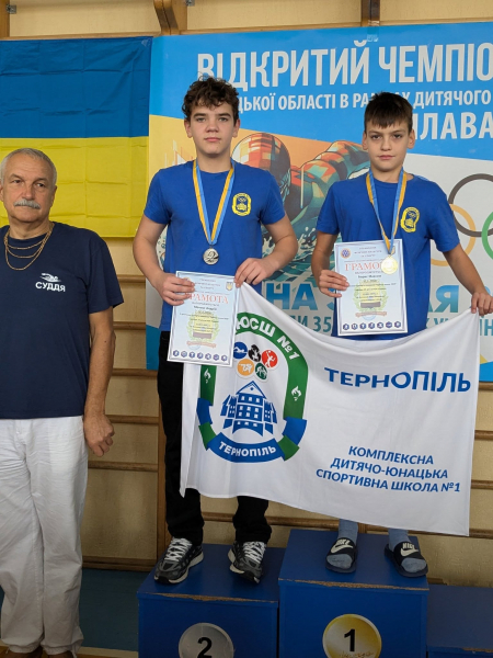 Спортивні досягнення та урок мужності: як тернопільські юні плавці взяли участь у Всеукраїнському турнірі в Ужгороді (фото)