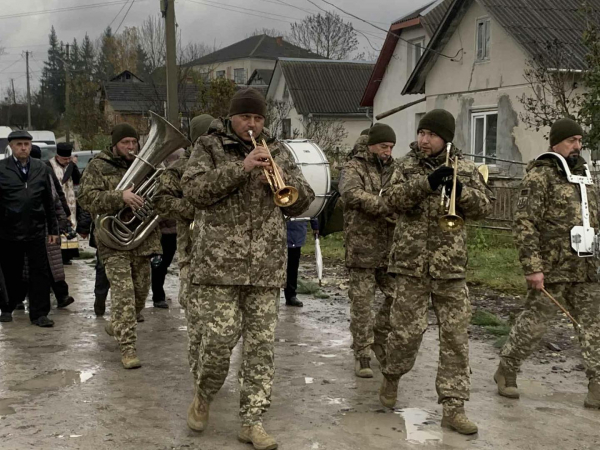 Саранчуківська громада попрощалась із загиблим Героєм Василем Гулою (фото)
