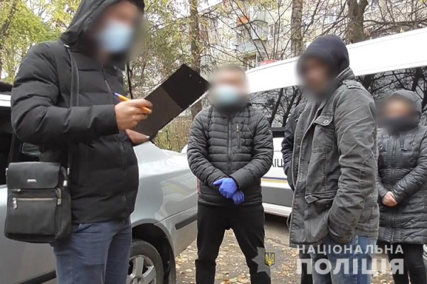 Привезли з Іспанії: у Тернополі судитимуть чоловіка, який підливав в напої очні краплі, а далі грабував (фото)