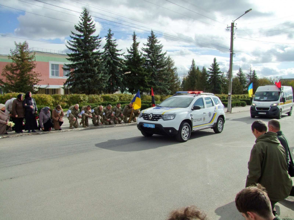 Герой, який загинув у день народження: на Тернопільщині попрощалася з В’ячеславом Меланченком (фото)